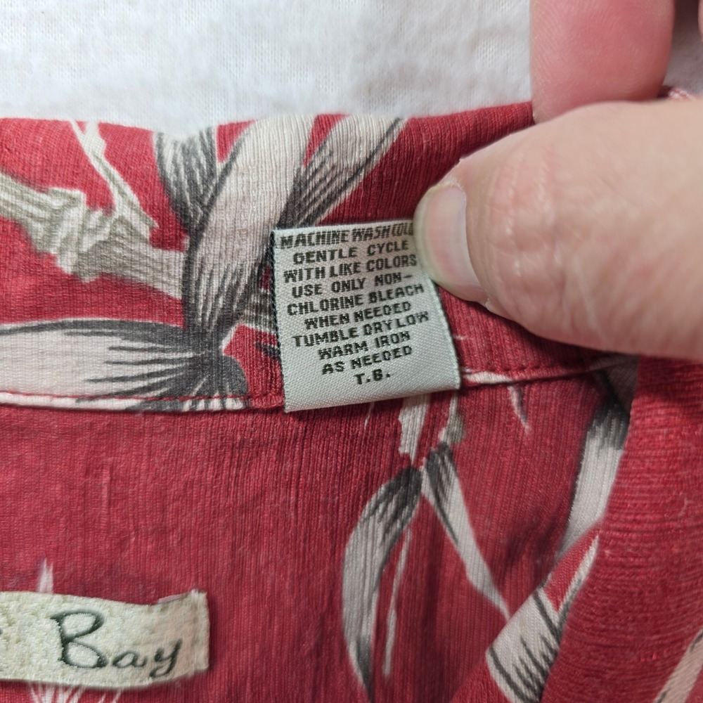 Batik Bay Button Down Shirt Men Large Red Silk Bamboo Leaf Short Sleeve Hawaiian - Picture 3 of 8